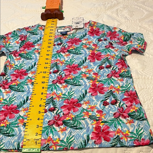 Floral Short Sleeve Tee - red. and blue - Picture 1 of 9